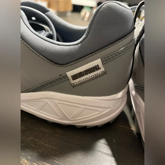 Mizuno Men's Ambition 2 All Surface Sneaker Baseball Shoes. Worn twice - Picture 9 of 11